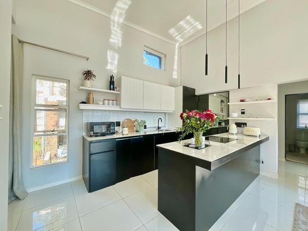 Apartment / Flat For Sale in Lonehill, Sandton